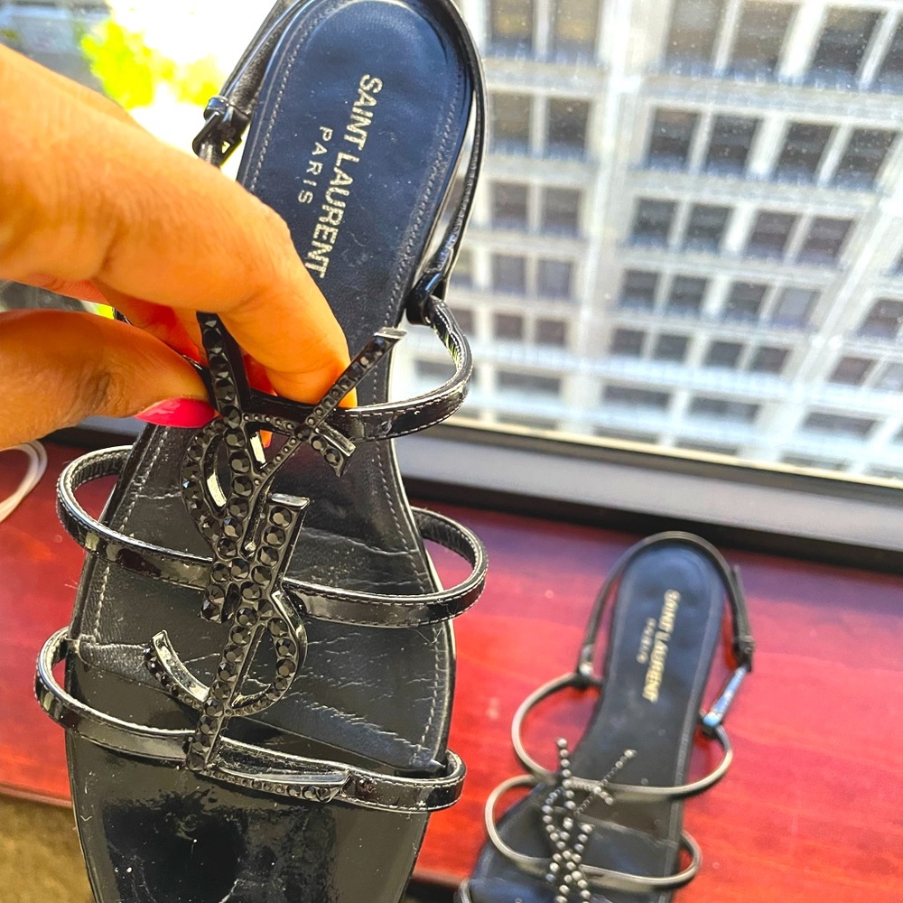 Saint Laurent
Cassandra Patent Sandal Crystal Logo Size 38